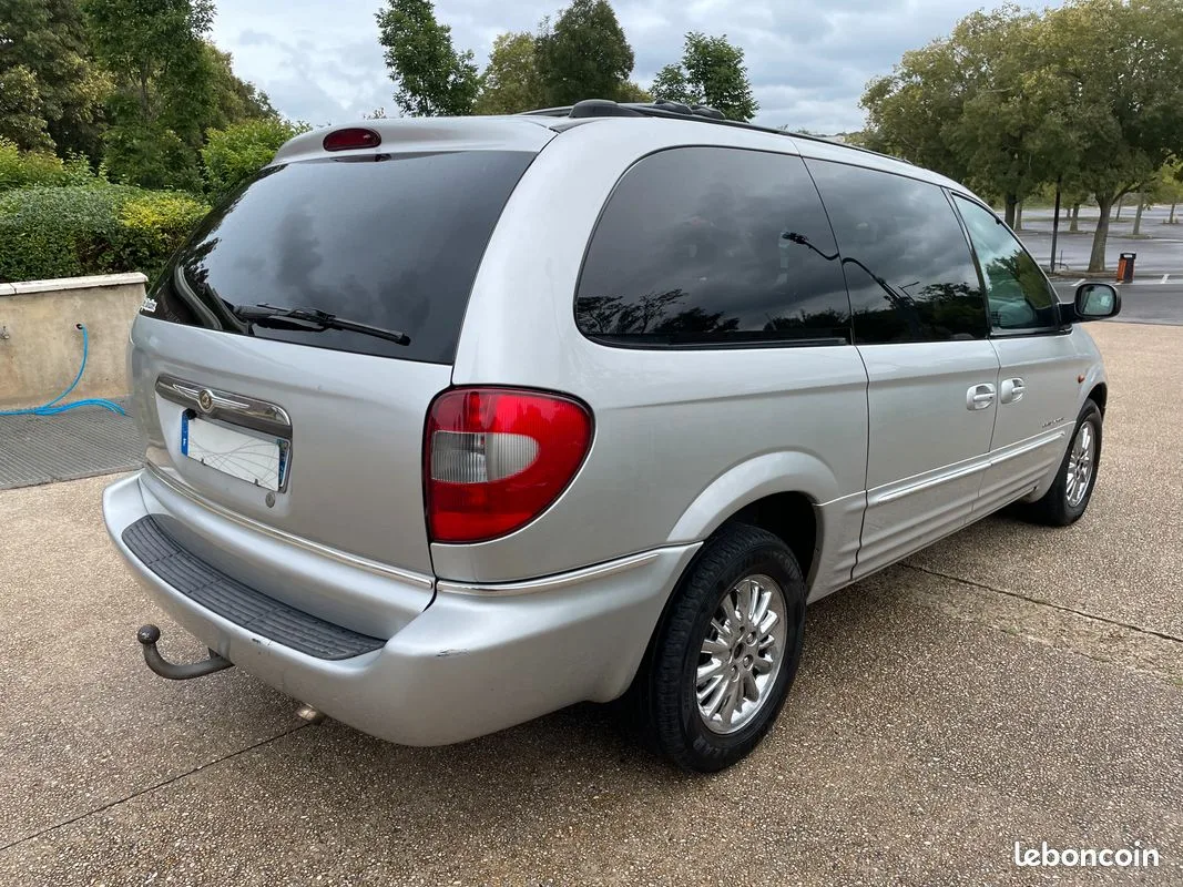 Chrysler Voyager photo 2