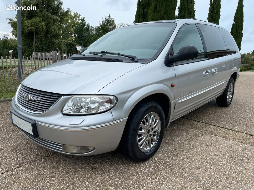 Chrysler Voyager photo 3